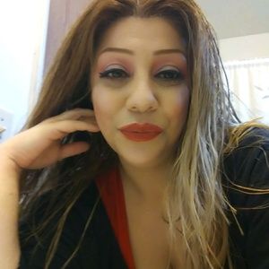 Meet your Posher, Estela